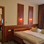 Primavera & Congress Centre Hotel 4*