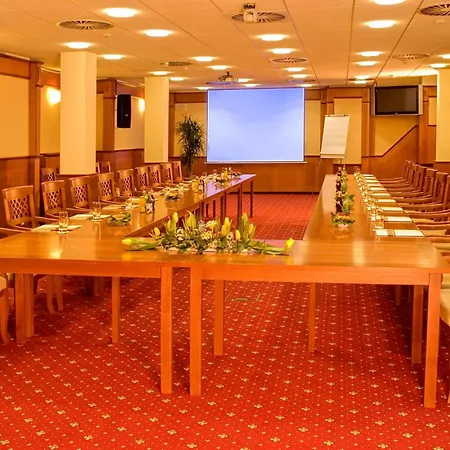 Primavera & Congress Centre 4* بلزن