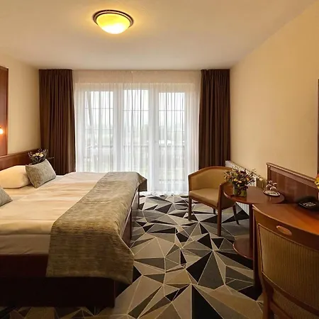 Primavera & Congress Centre 4* Πίλζεν