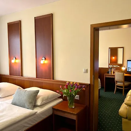 Ξενοδοχείο Primavera & Congress Centre 4*