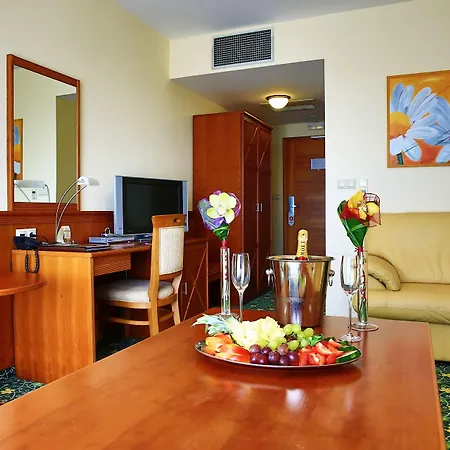 Primavera & Congress Centre 4*
