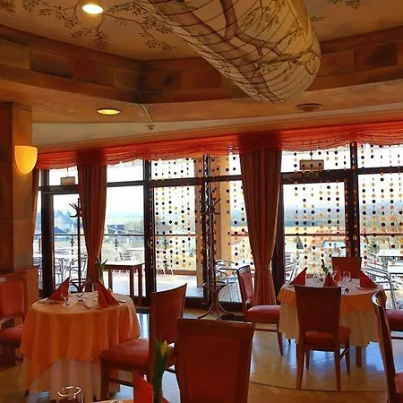 Ξενοδοχείο Primavera & Congress Centre 4*